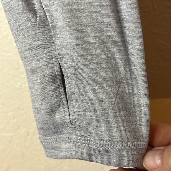 Reebok Gray 1/2 Zip Top Womens Size L All Around Vector Lightweight Soft Layer - Picture 5 of 15